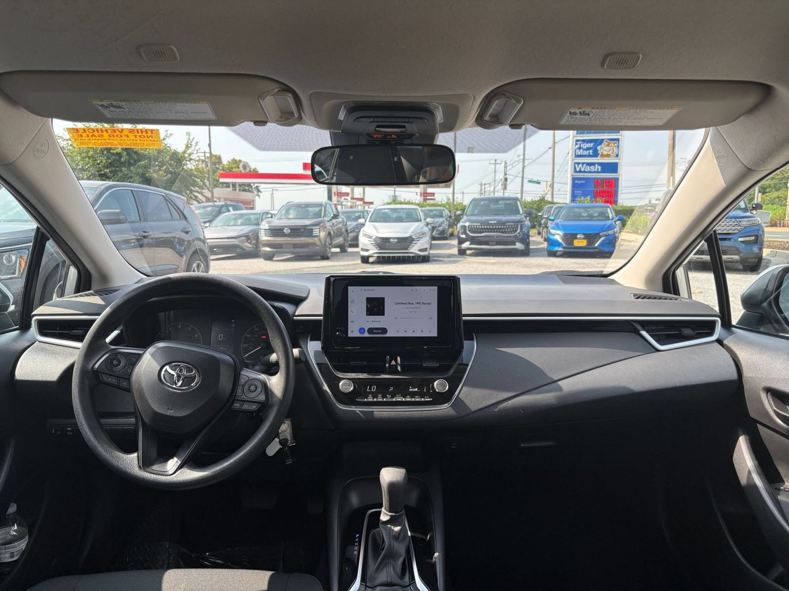 Used 2025 Toyota Corolla LE FWD image 30