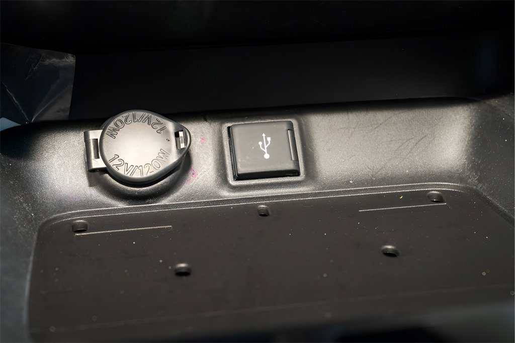 Used 2022 Toyota RAV4 XLE Premium image 11