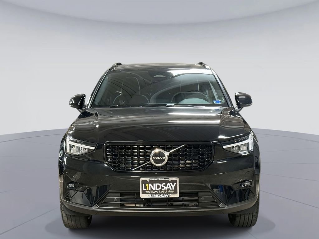 Used 2023 Volvo XC40 B5 Plus w/ Climate Package image 8