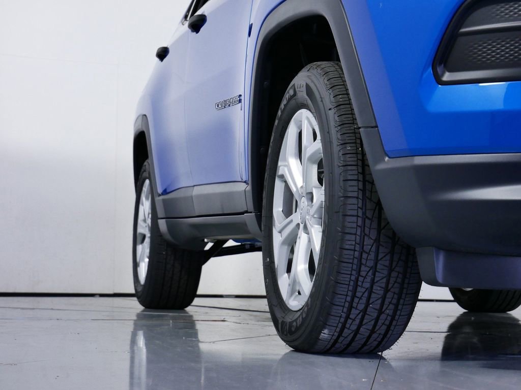 Used 2024 Jeep Compass Sport image 5