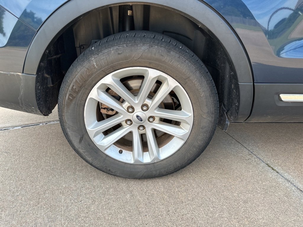 Used 2017 Ford Explorer XLT w/ Equipment Group 201A image 6