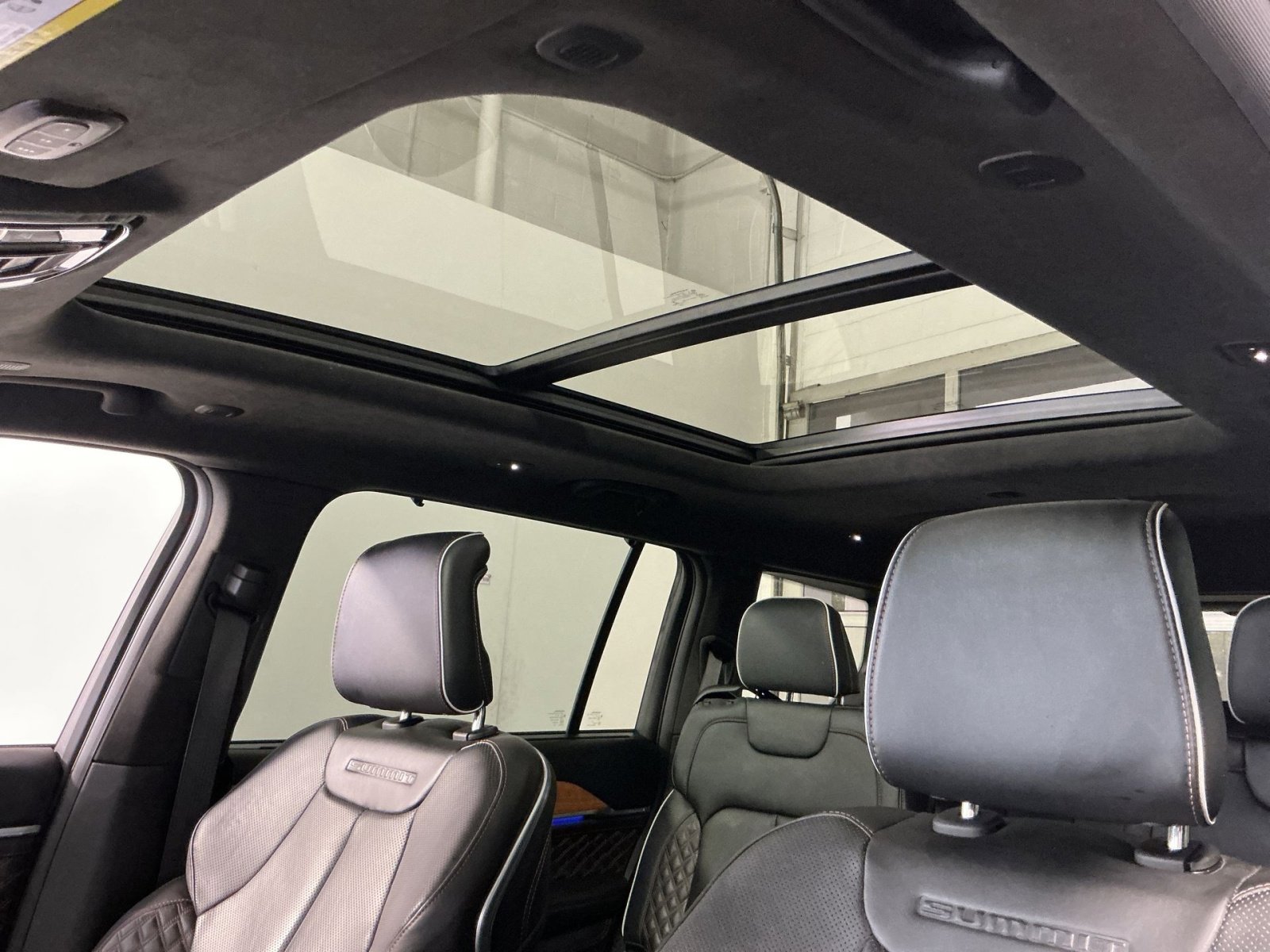 Used 2022 Jeep Grand Cherokee L Summit AWD/4WD image 24