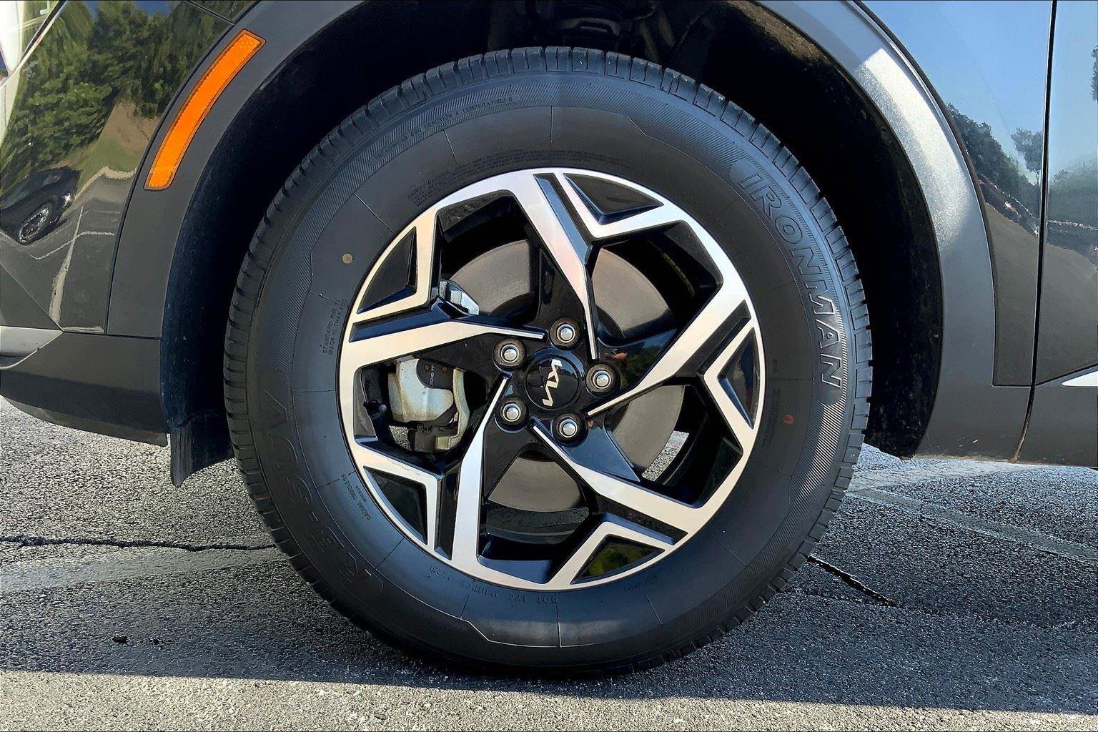 Used 2024 Kia Sportage LX image 9