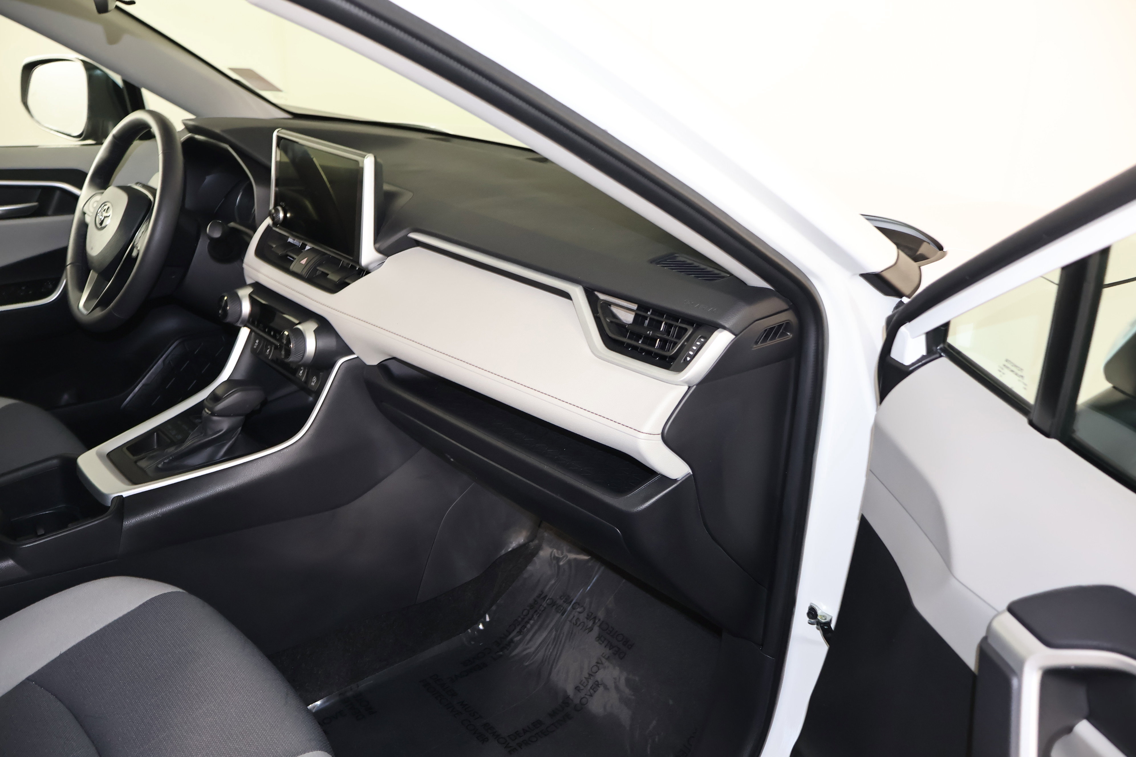 Used 2025 Toyota RAV4 XLE w/ Convenience Package image 43