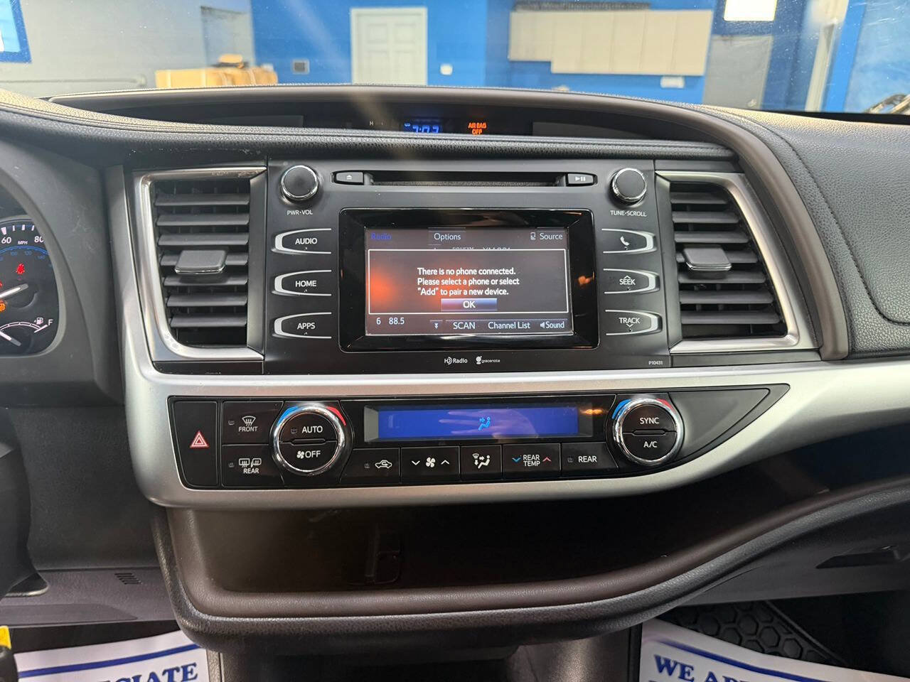 Used 2014 Toyota Highlander LE AWD/4WD image 26