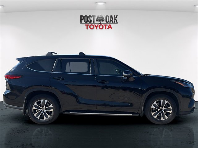 Used 2023 Toyota Highlander XLE image 8