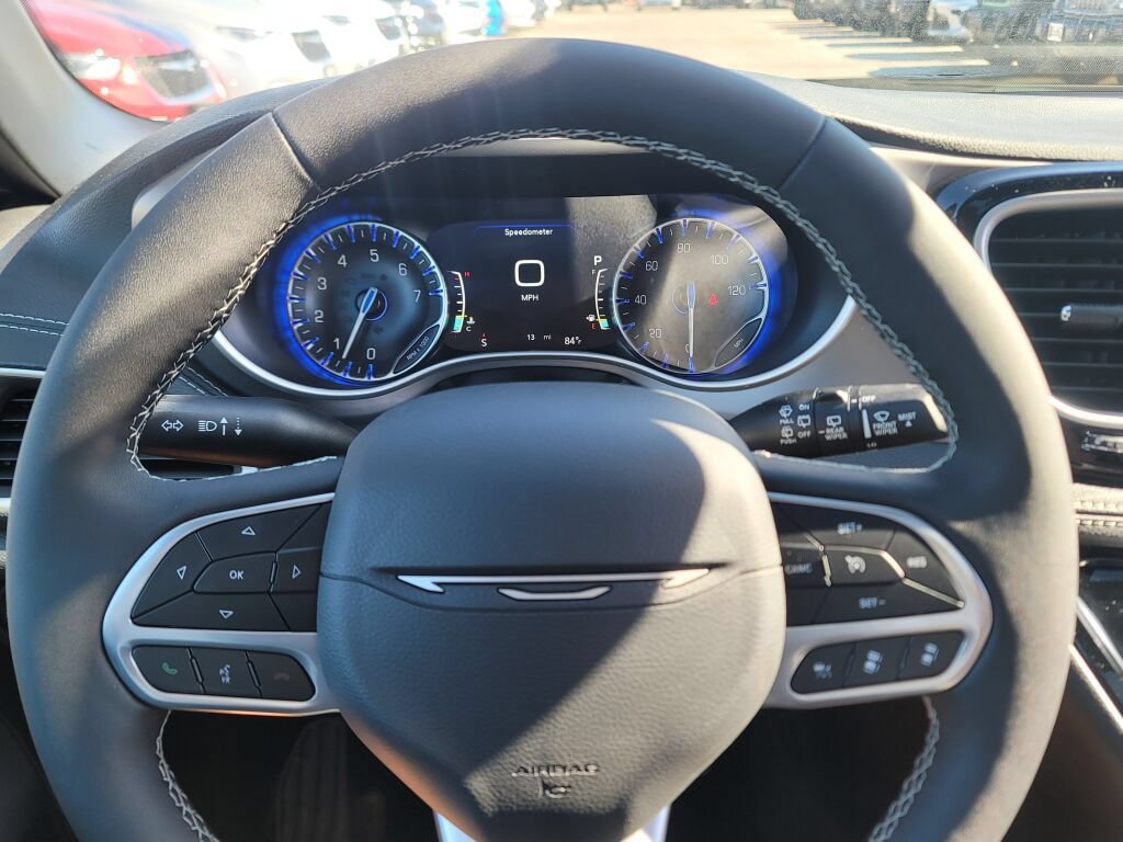 New 2027 Chrysler Pacifica Select w/ Family Tech Group AWD/4WD image 42