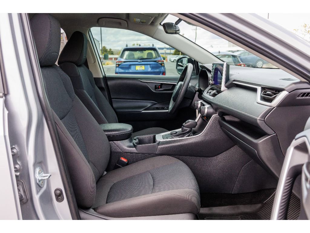 Used 2024 Toyota RAV4 LE AWD/4WD image 11