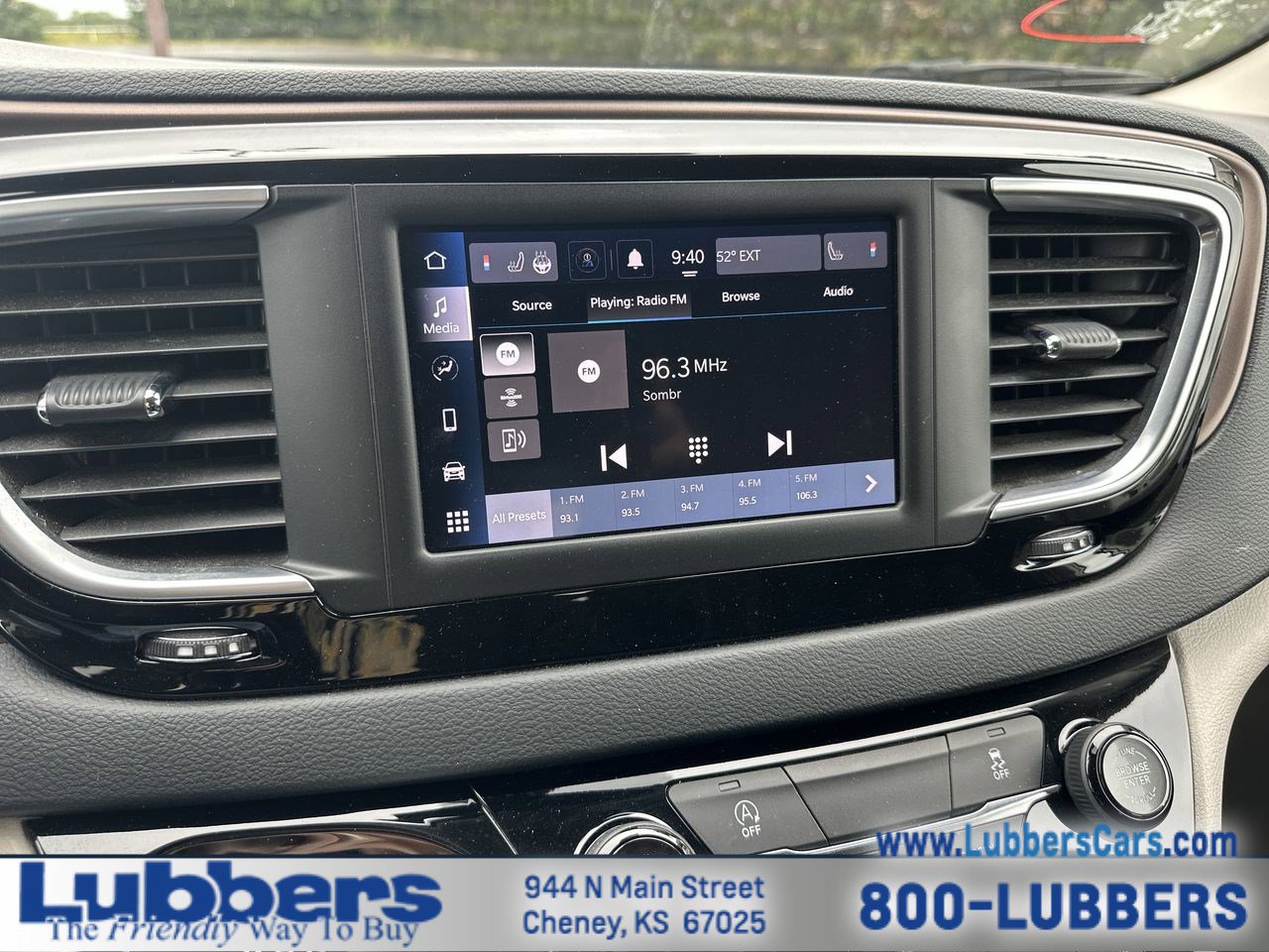 Used 2023 Chrysler Voyager LX FWD image 15
