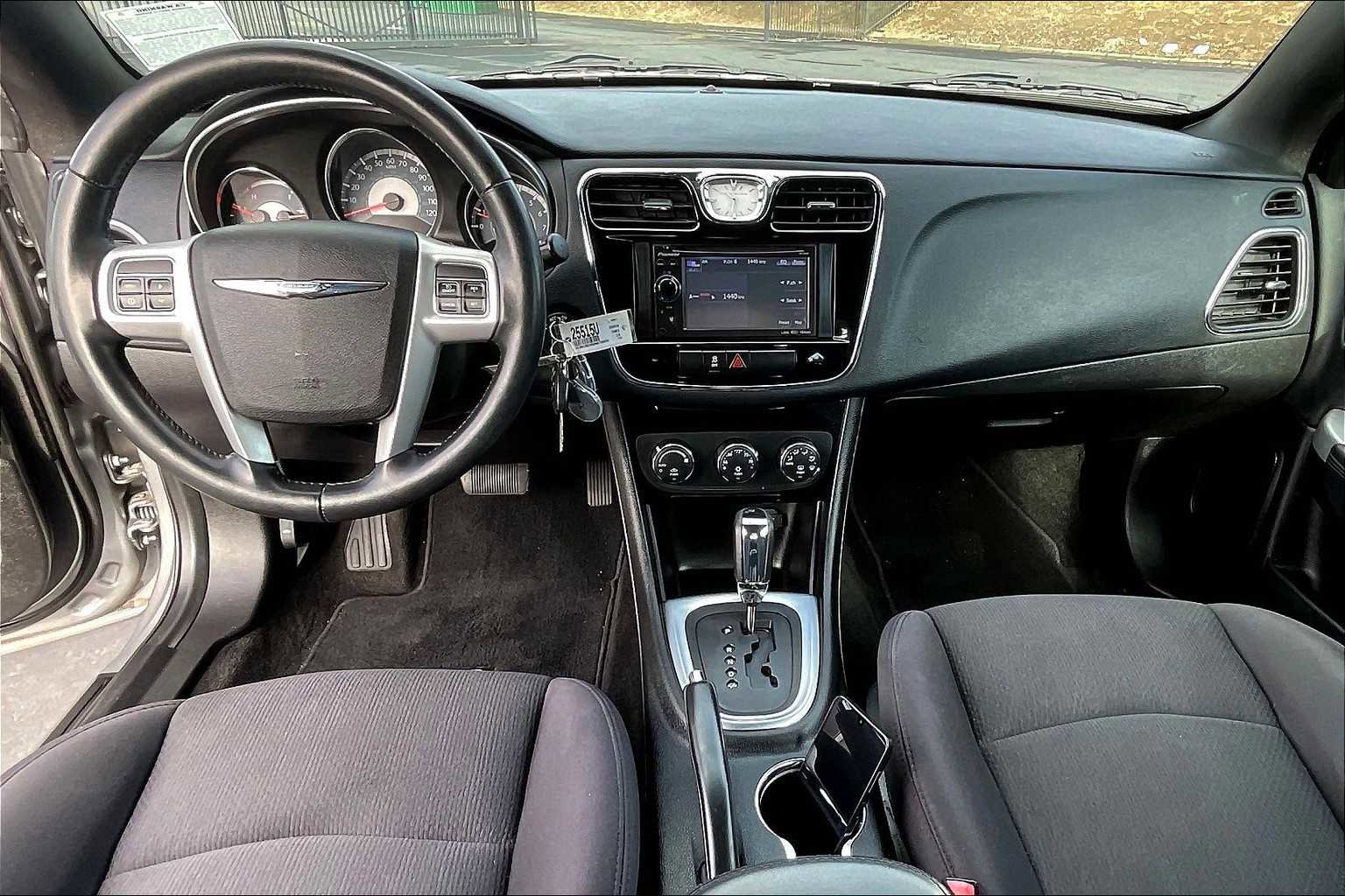 Used 2013 Chrysler 200 Touring image 18