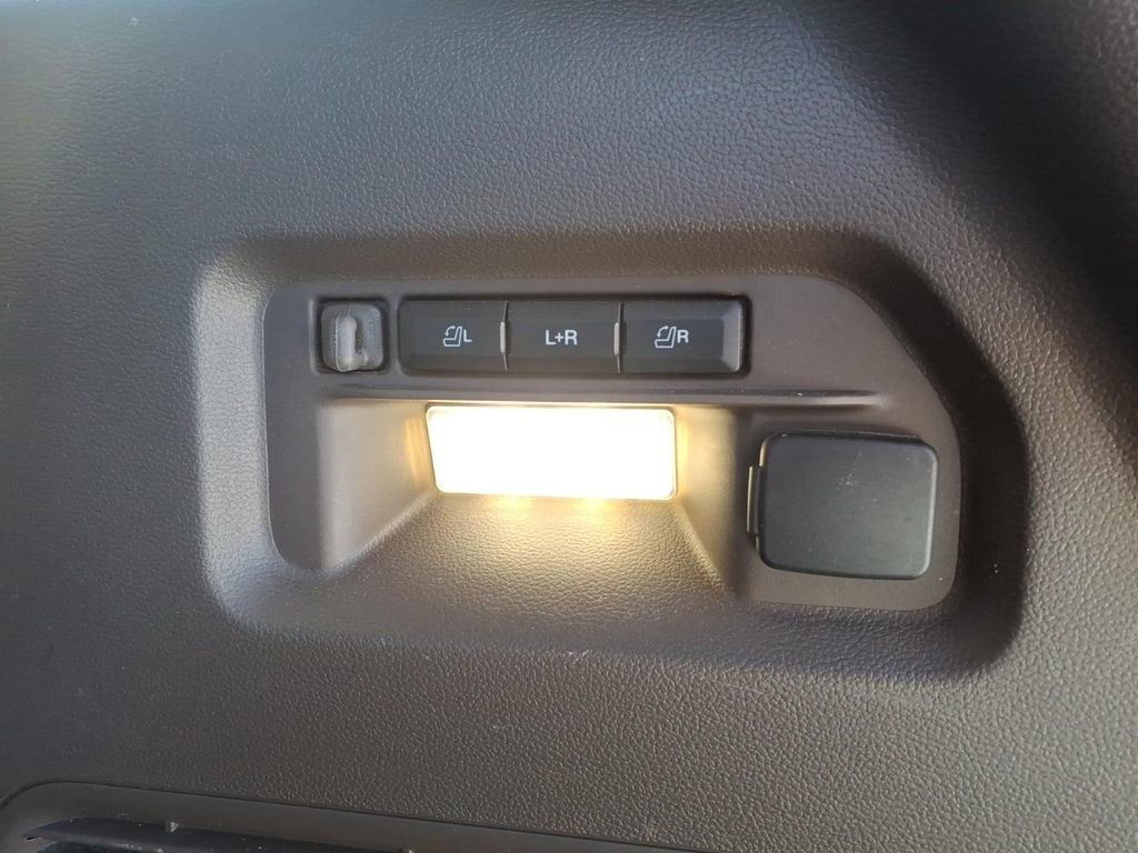 Used 2022 Ford Explorer Platinum w/ Premium Technology Package image 21