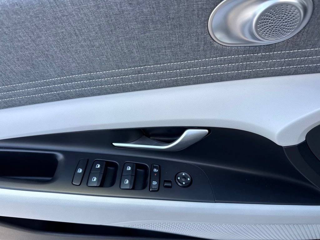 New 2026 Hyundai Elantra Limited FWD image 7
