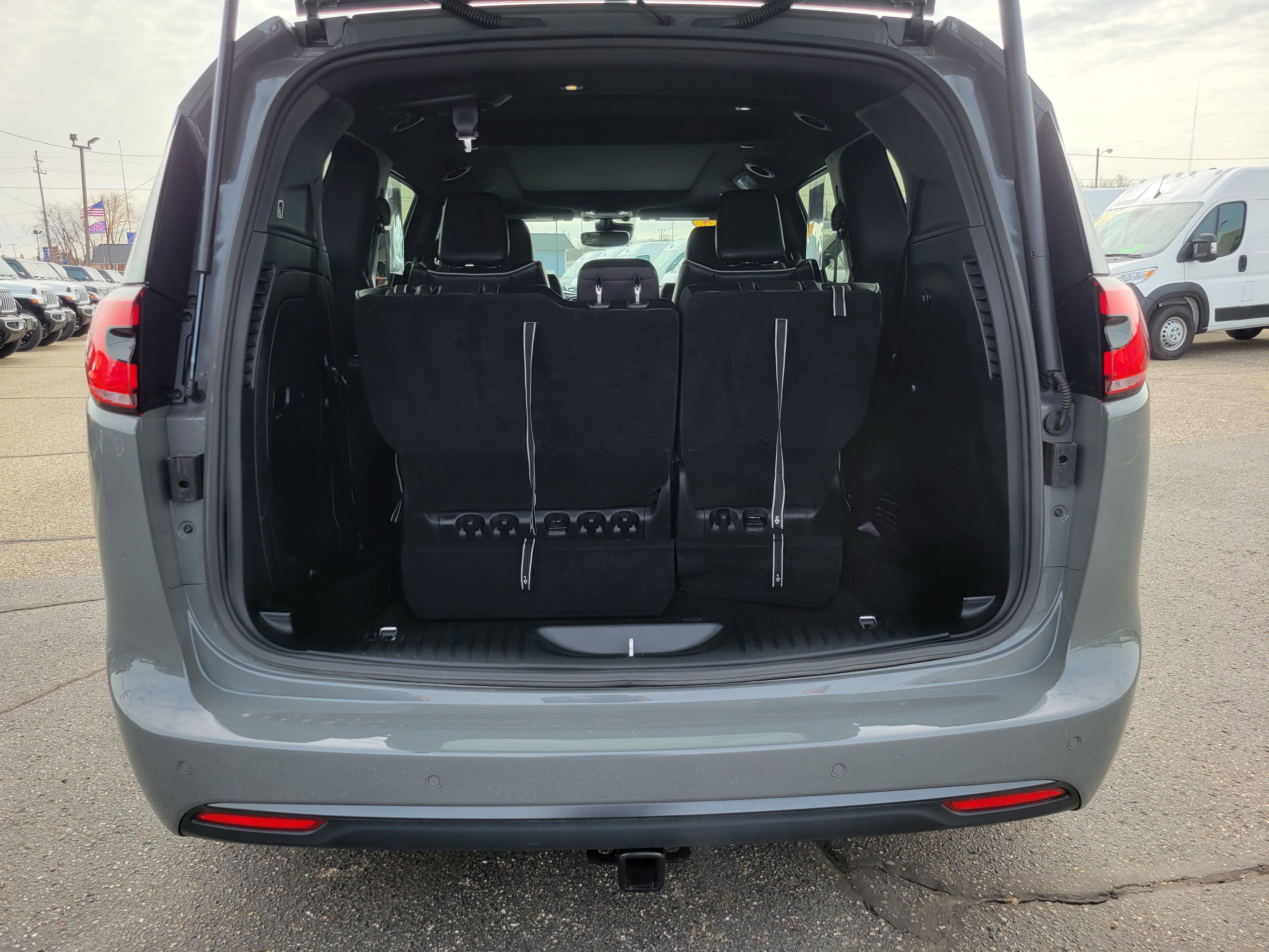 Used 2022 Chrysler Pacifica Limited w/ S Appearance Package image 20