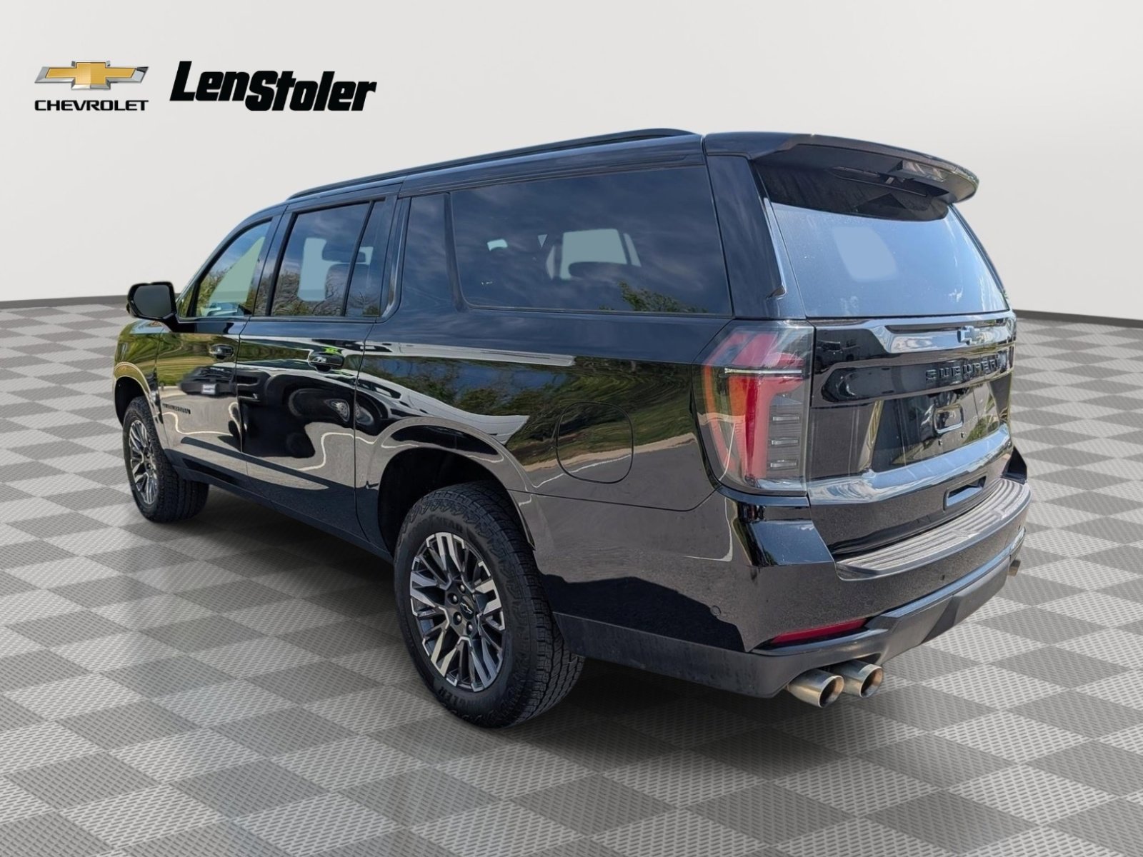 Used 2025 Chevrolet Suburban Z71 AWD/4WD image 3