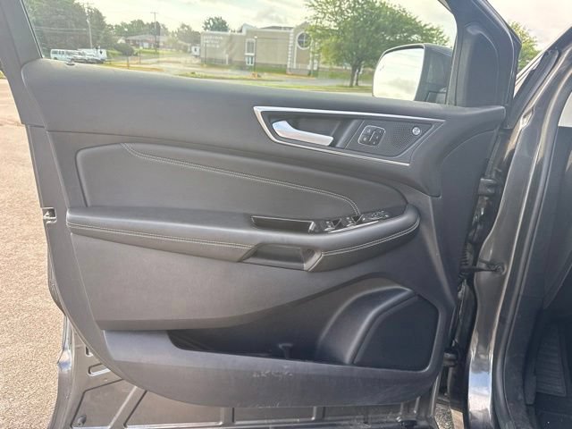 Used 2020 Ford Edge Titanium FWD image 14