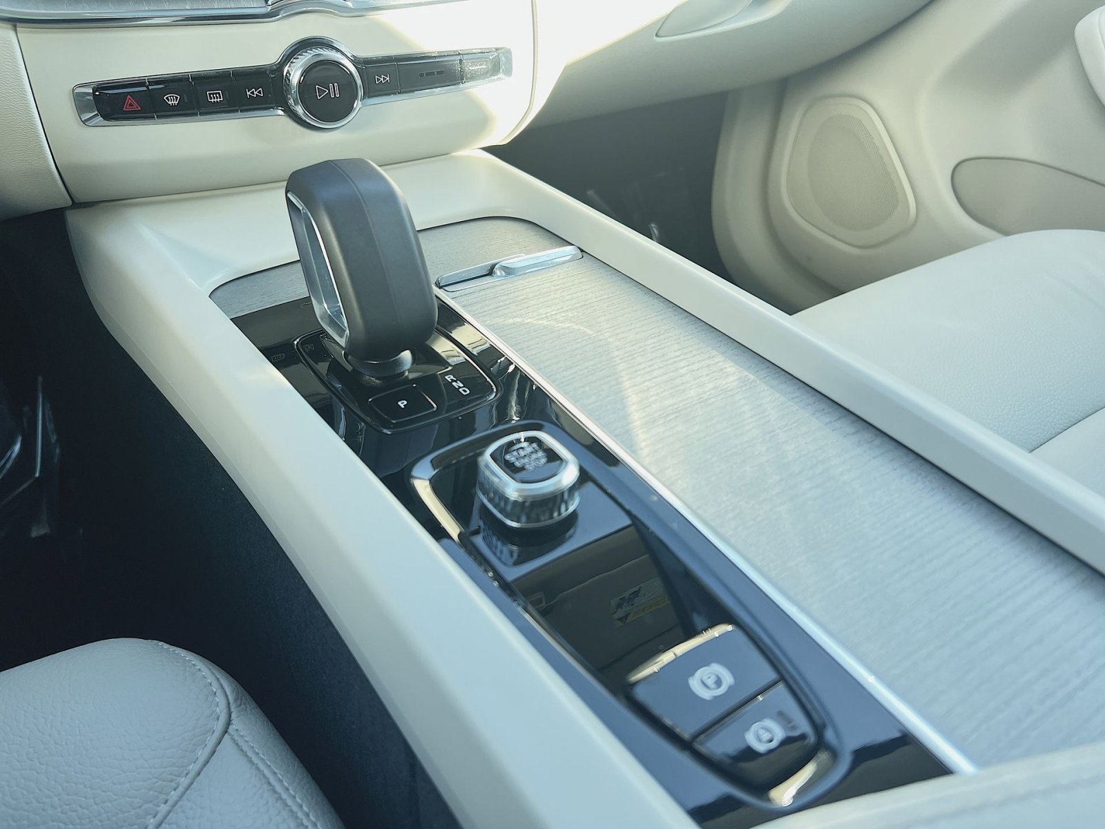 Used 2023 Volvo XC60 B5 Plus w/ Climate Package image 30