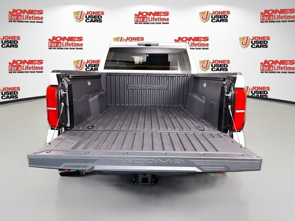 Used 2025 Toyota Tacoma TRD Off-Road AWD/4WD image 17