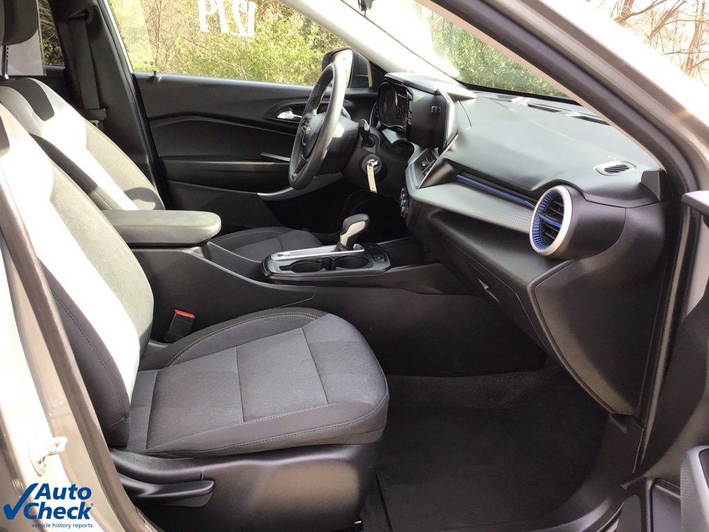 Used 2024 Chevrolet Trax LS w/ Driver Confidence Package image 19