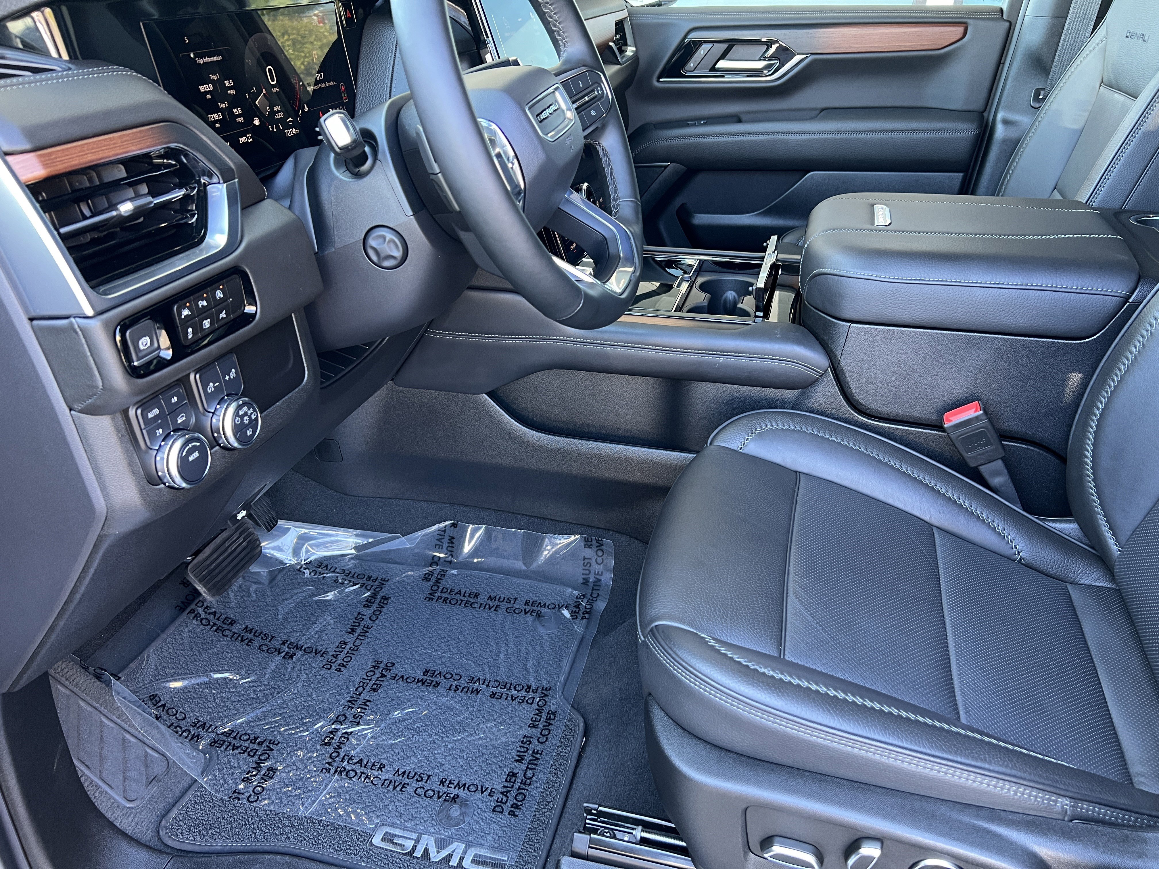 Used 2025 GMC Yukon XL Denali image 18