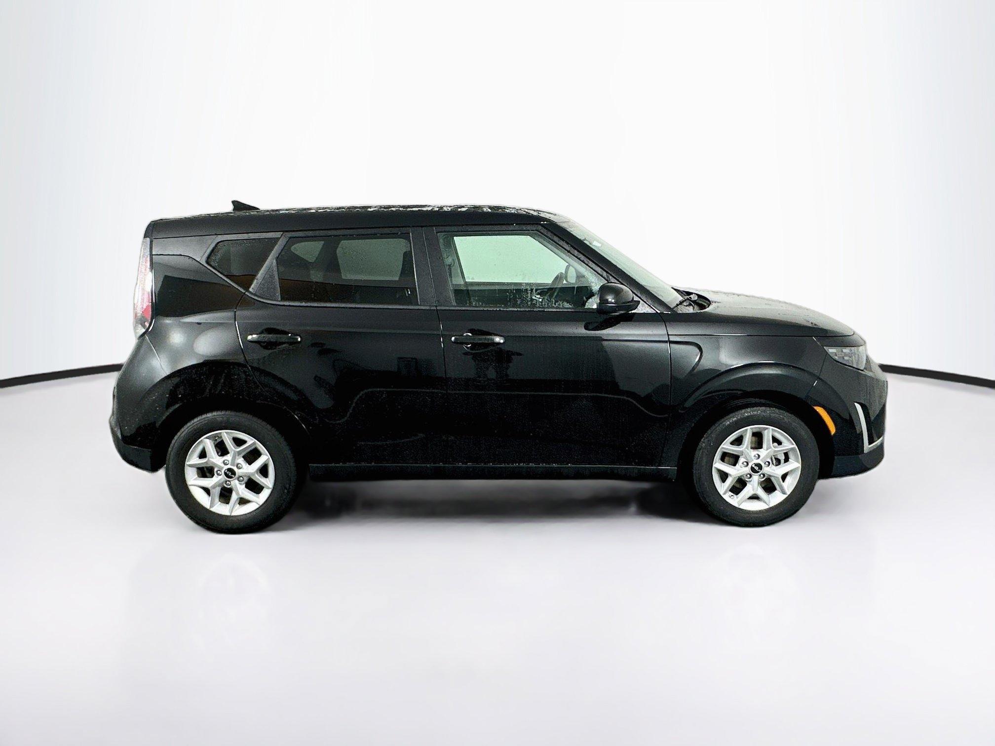 Used 2025 Kia Soul LX w/ LX Technology Package FWD image 10