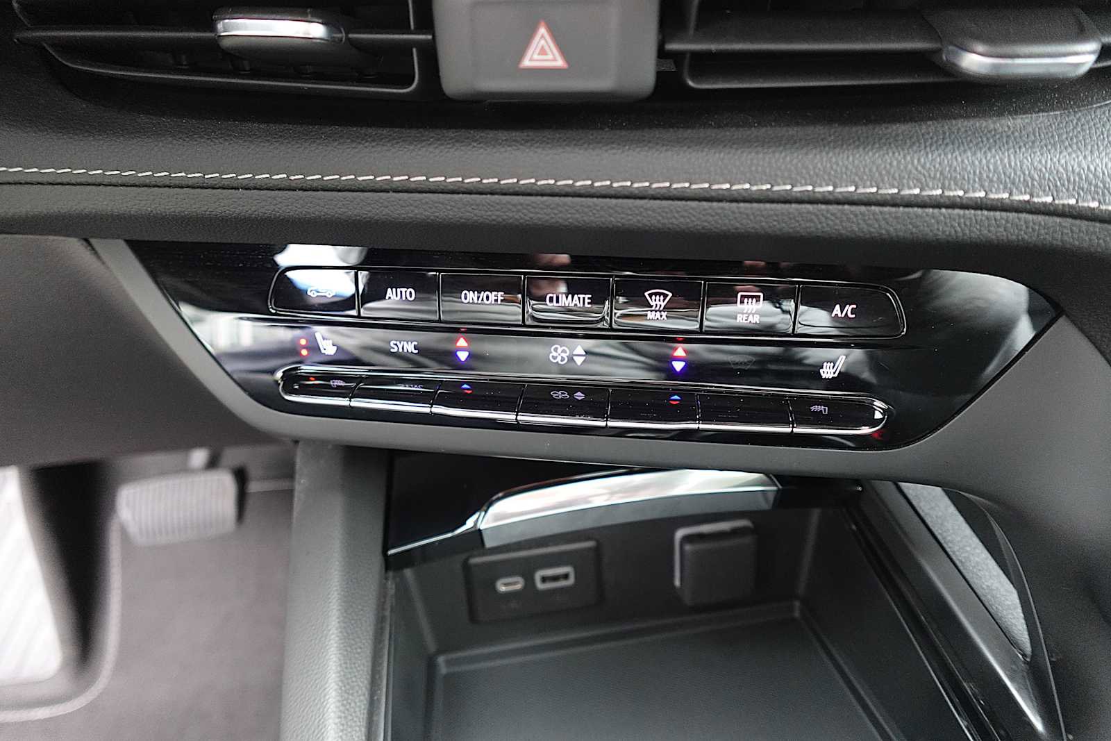 Used 2023 Buick Envision Essence image 19