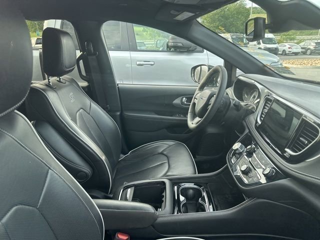Used 2025 Chrysler Pacifica Limited FWD image 34