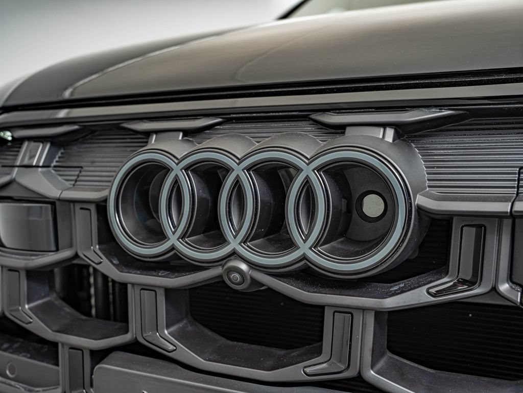 Used 2025 Audi SQ7 Prestige AWD/4WD image 12
