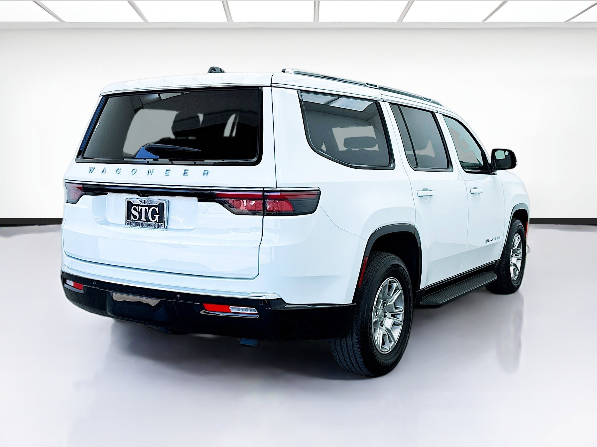 Used 2024 Jeep Wagoneer 2WD image 4