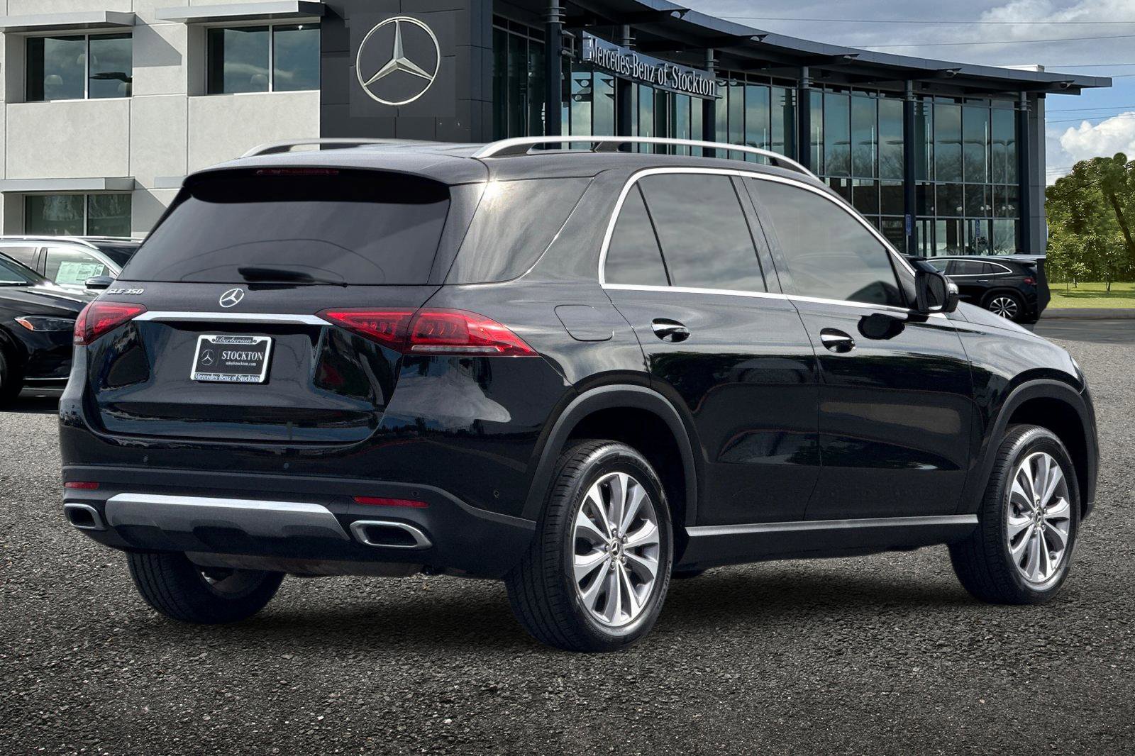 Used 2023 Mercedes-Benz GLE 350 w/ Premium Package image 4