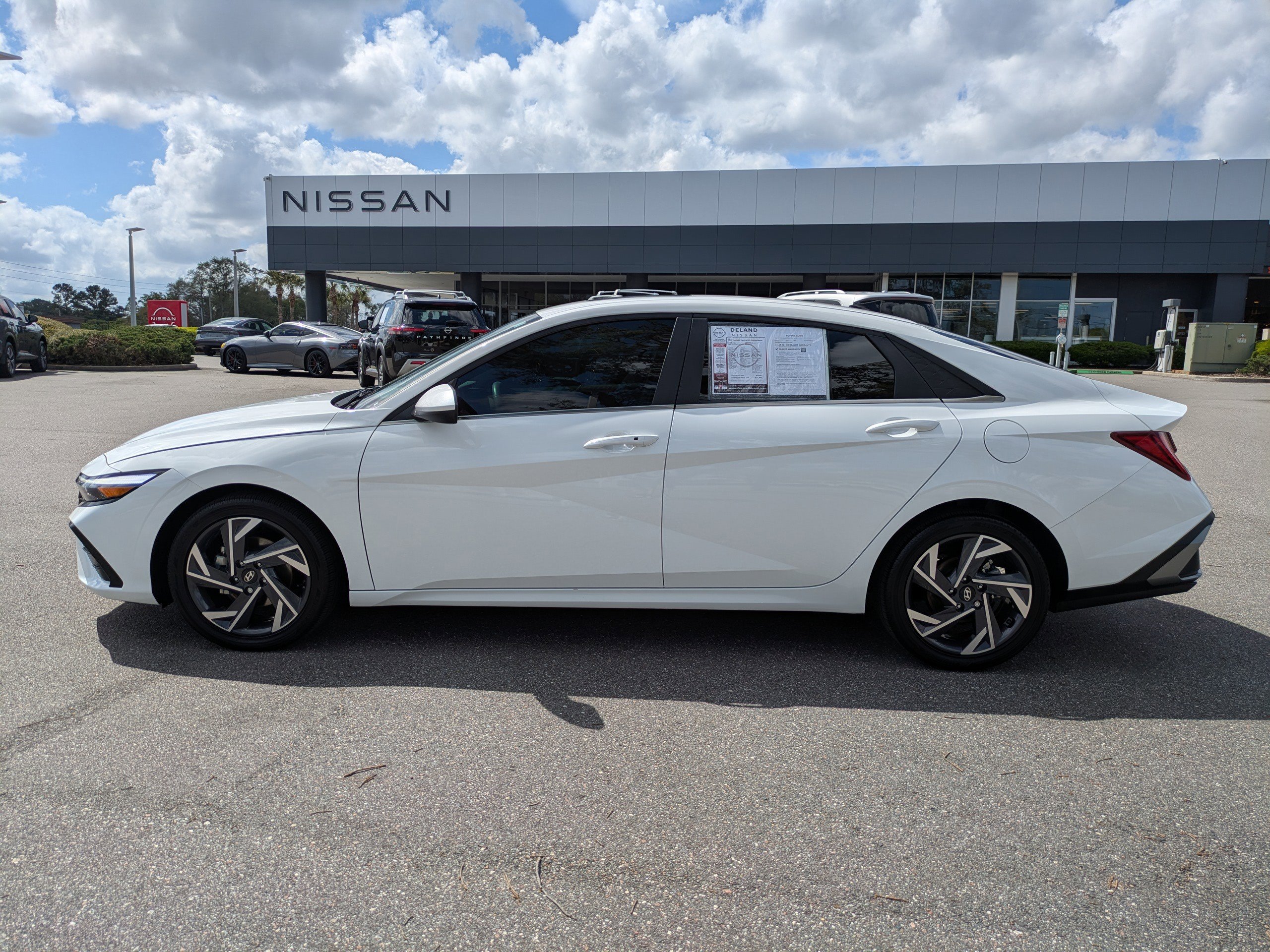 Used 2025 Hyundai Elantra SEL image 7