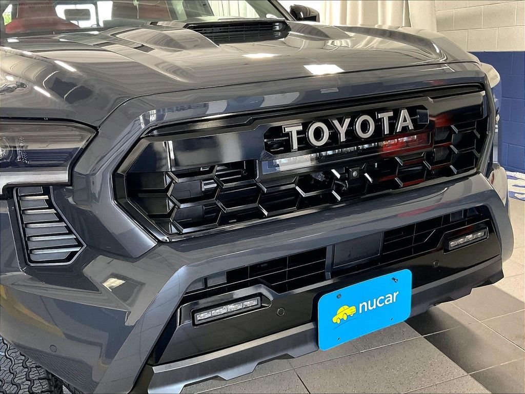 Used 2025 Toyota Tacoma TRD Pro AWD/4WD image 33