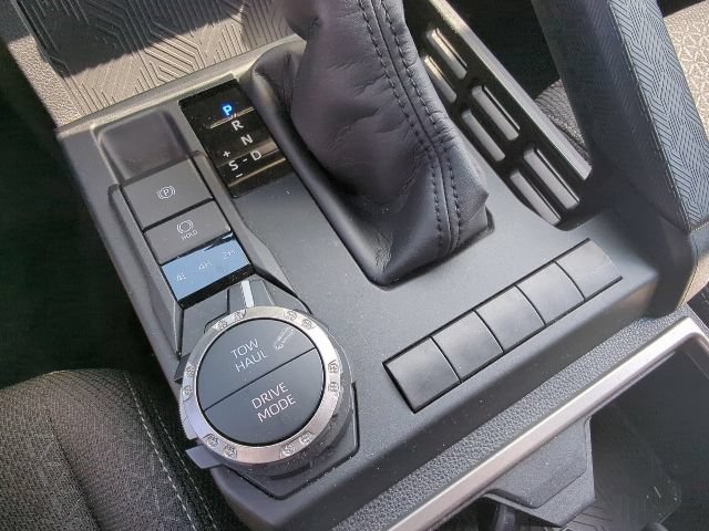 Used 2025 Toyota 4Runner SR5 AWD/4WD image 17
