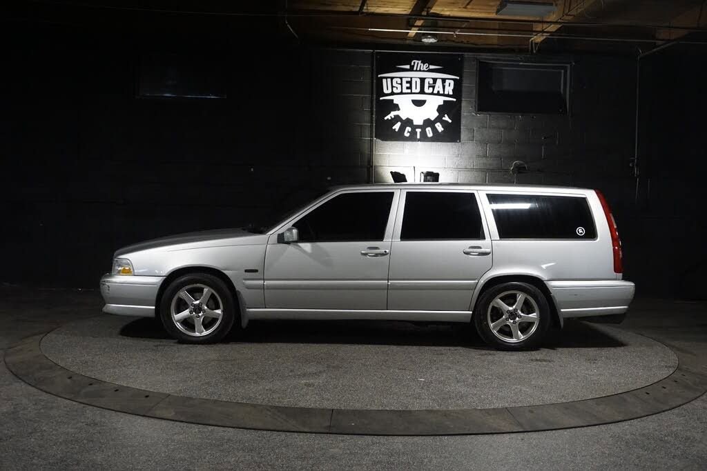 Used 1998 Volvo V70 R AWD/4WD image 2