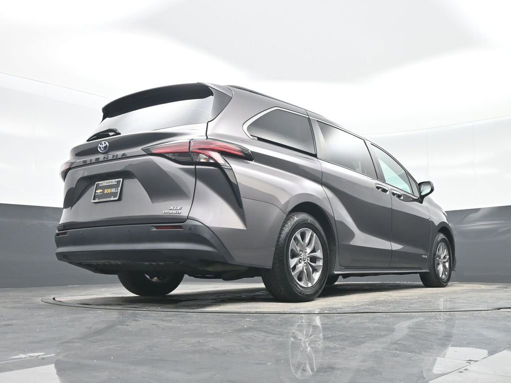 Used 2021 Toyota Sienna XLE image 30