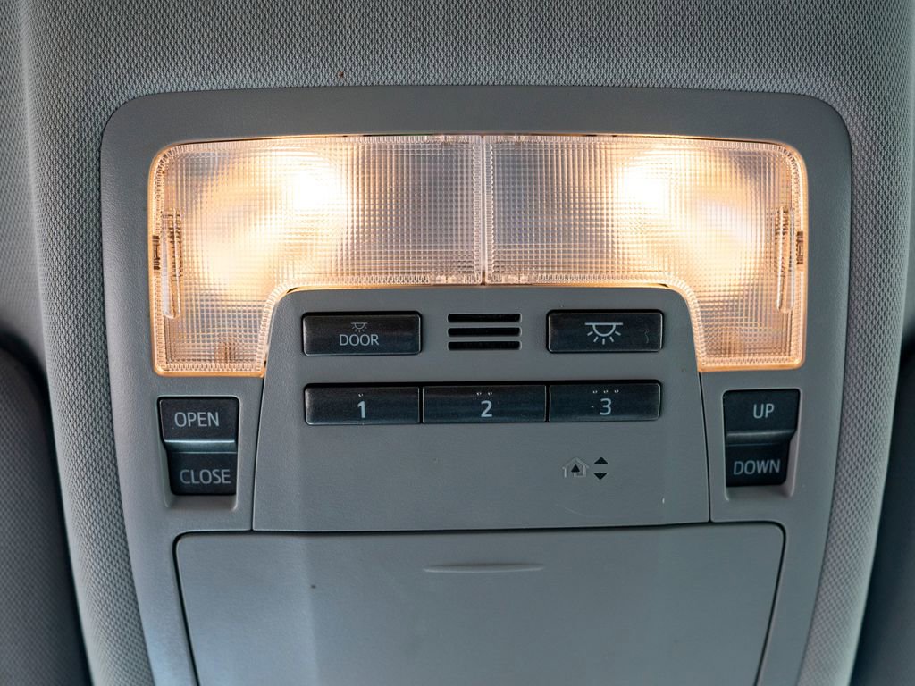 Used 2017 Toyota Highlander SE image 35