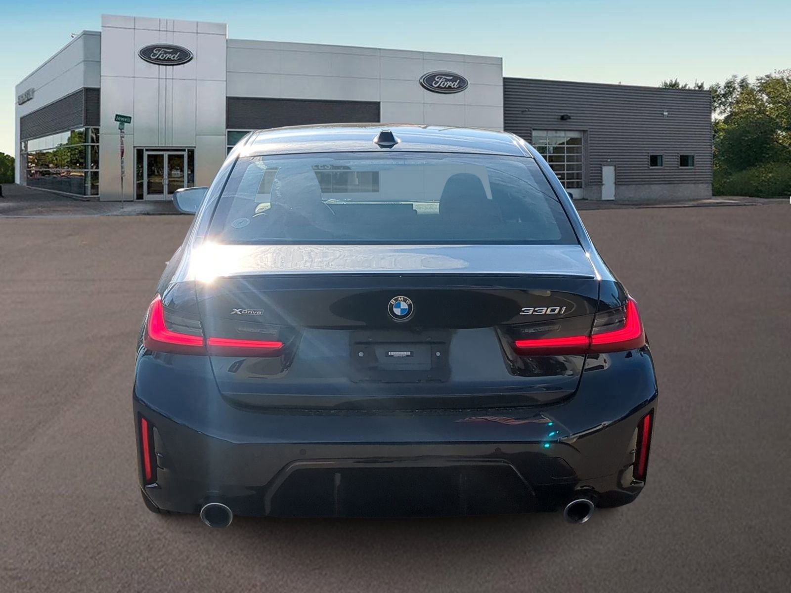 Used 2023 BMW 330i xDrive 330i xDrive w/ M Sport Package image 10