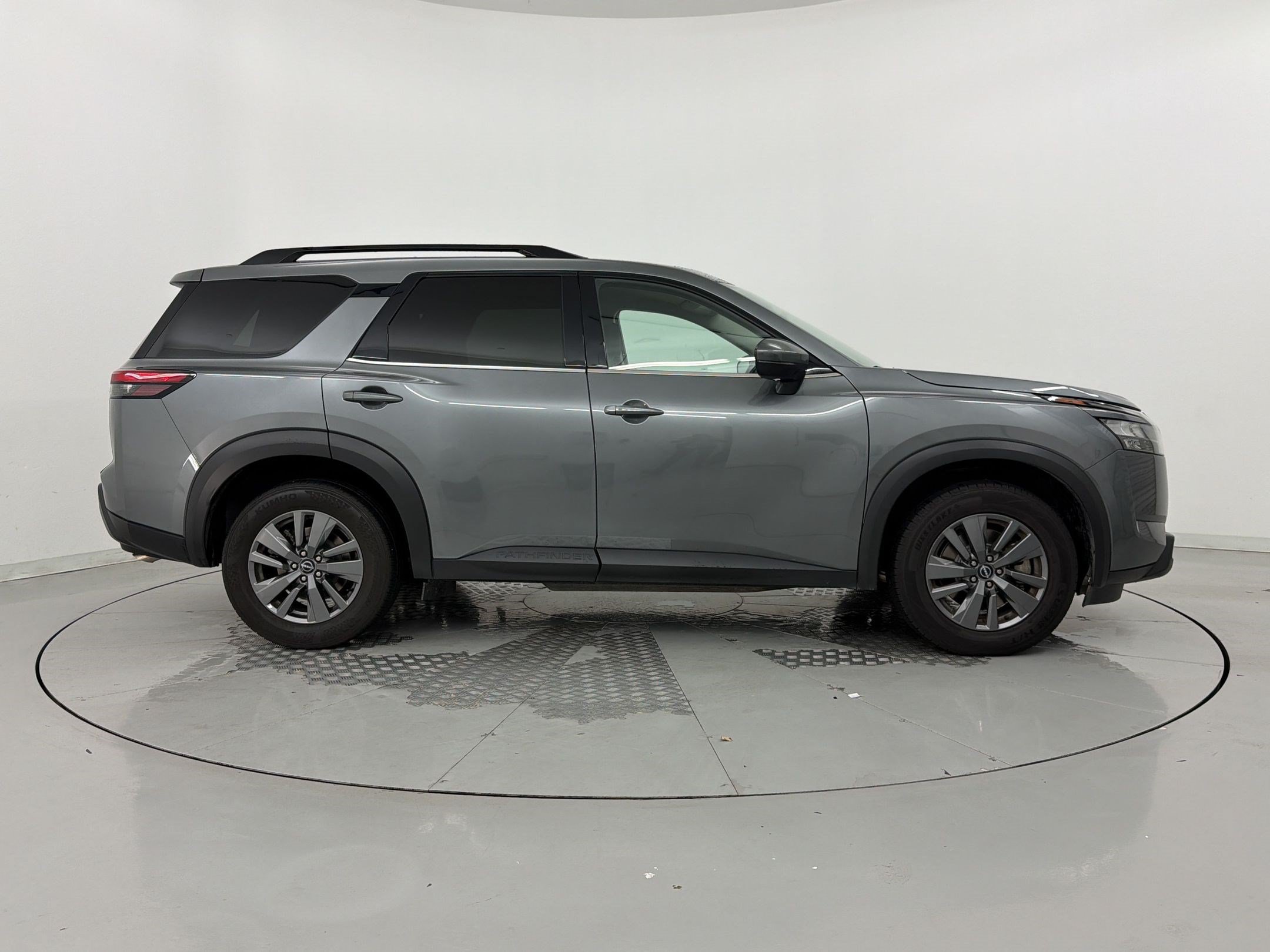 Used 2024 Nissan Pathfinder SV FWD image 8