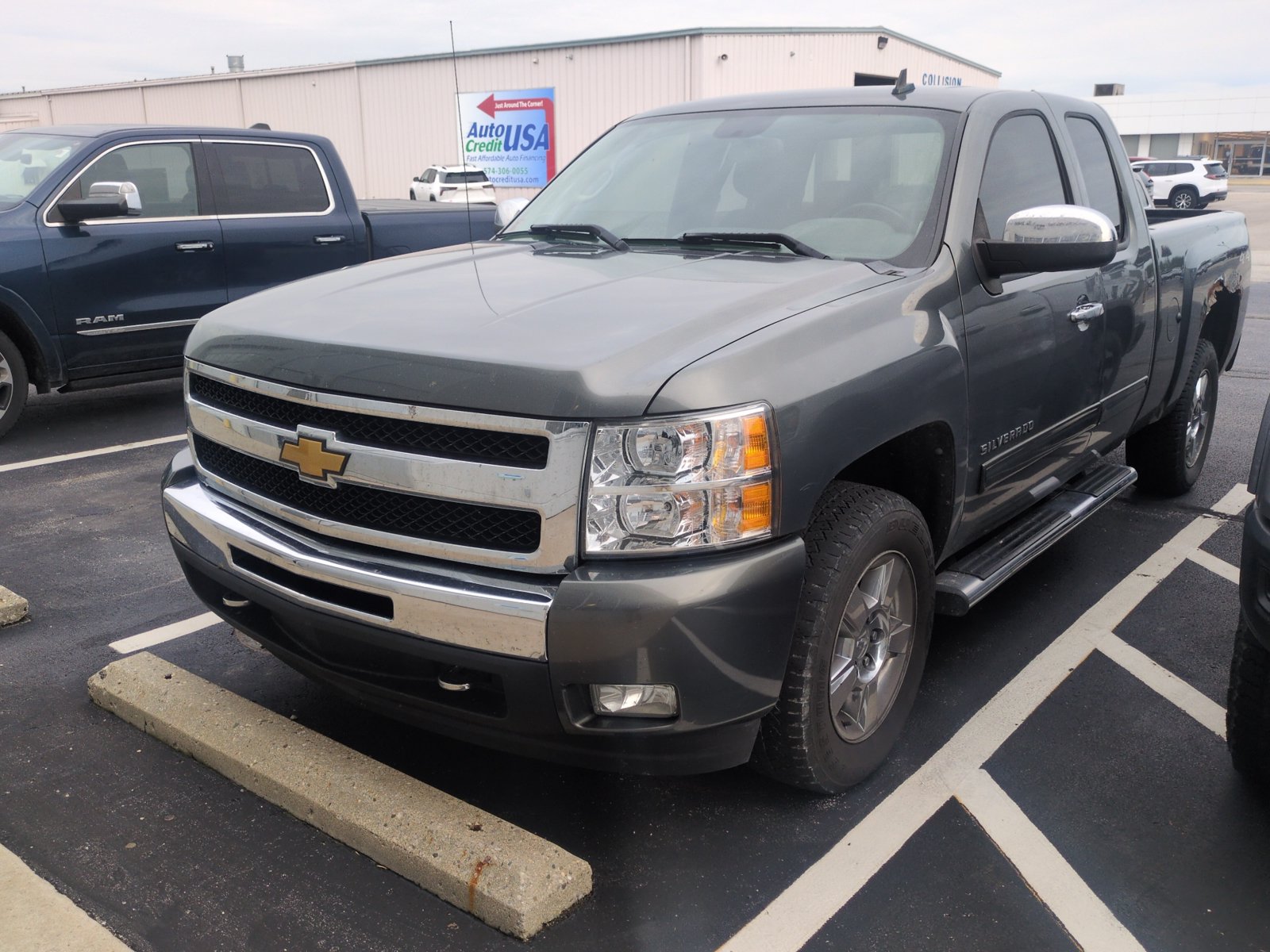 Used 2011 Chevrolet Silverado 1500 LT w/ All-Star Edition AWD/4WD image 1