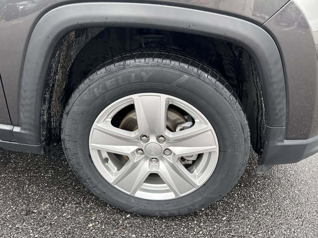 Used 2022 Jeep Compass Latitude w/ Sun and Sound Group FWD image 12