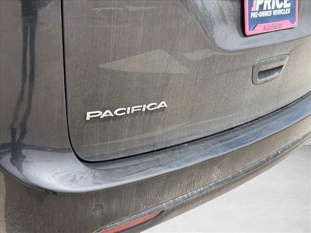 Used 2019 Chrysler Pacifica Touring-L FWD image 13