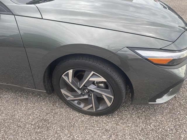 Certified 2025 Hyundai Elantra Sport FWD image 4