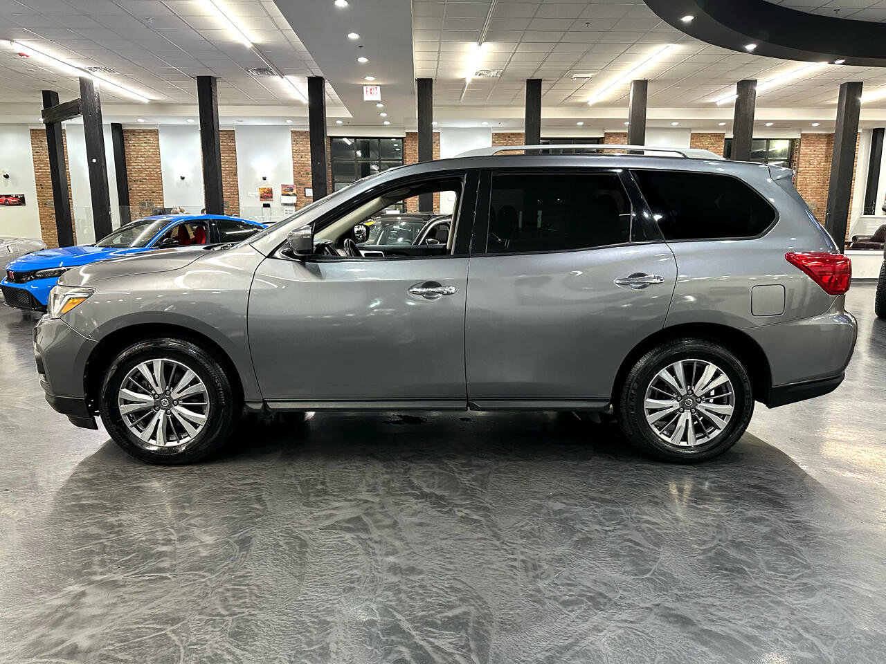 Used 2019 Nissan Pathfinder SV image 16