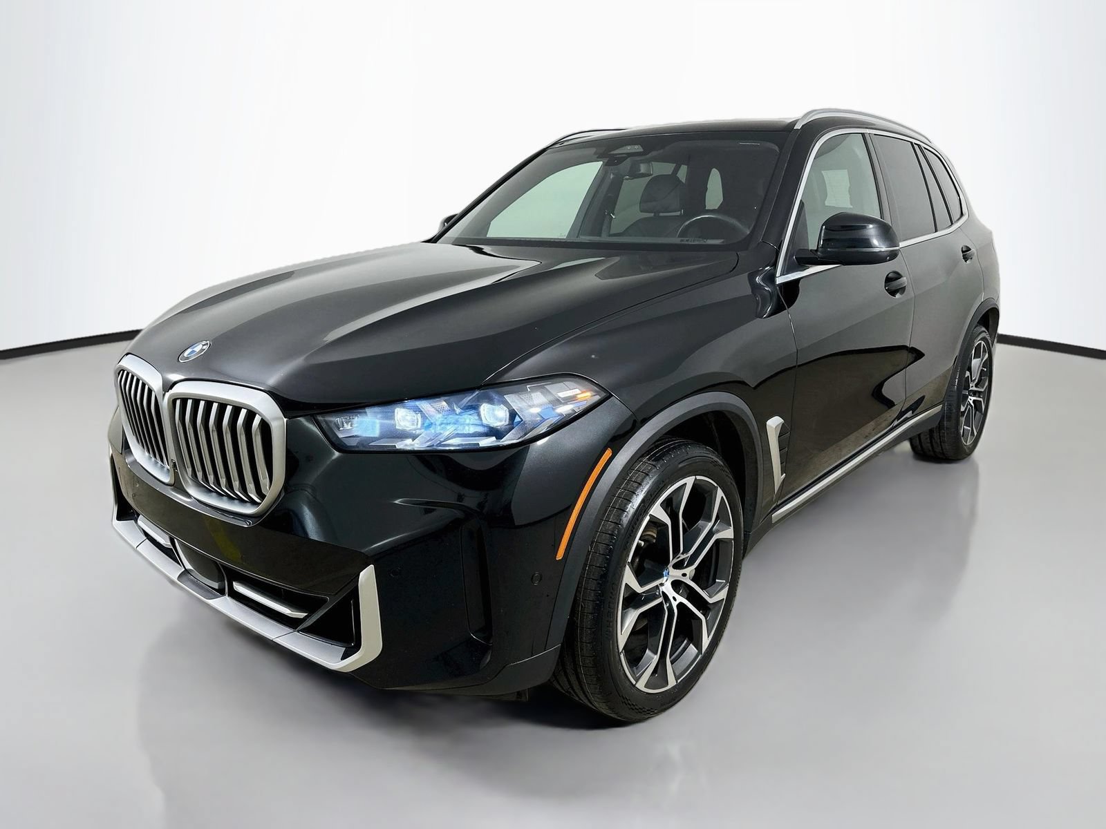 Used 2025 BMW X5 xDrive40i AWD/4WD image 1