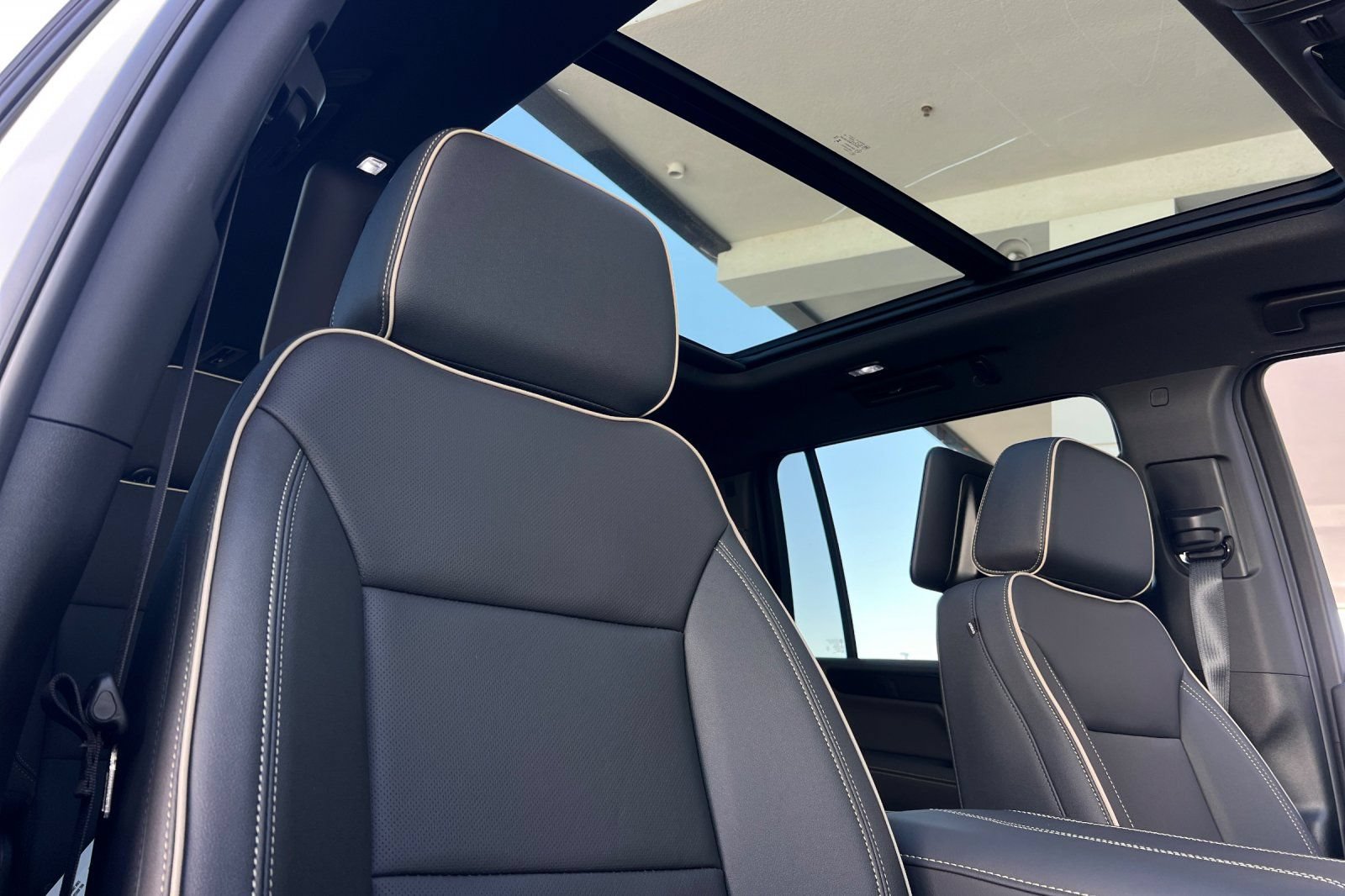 New 2026 GMC Yukon XL Elevation w/ Elevation Premium Package AWD/4WD image 21