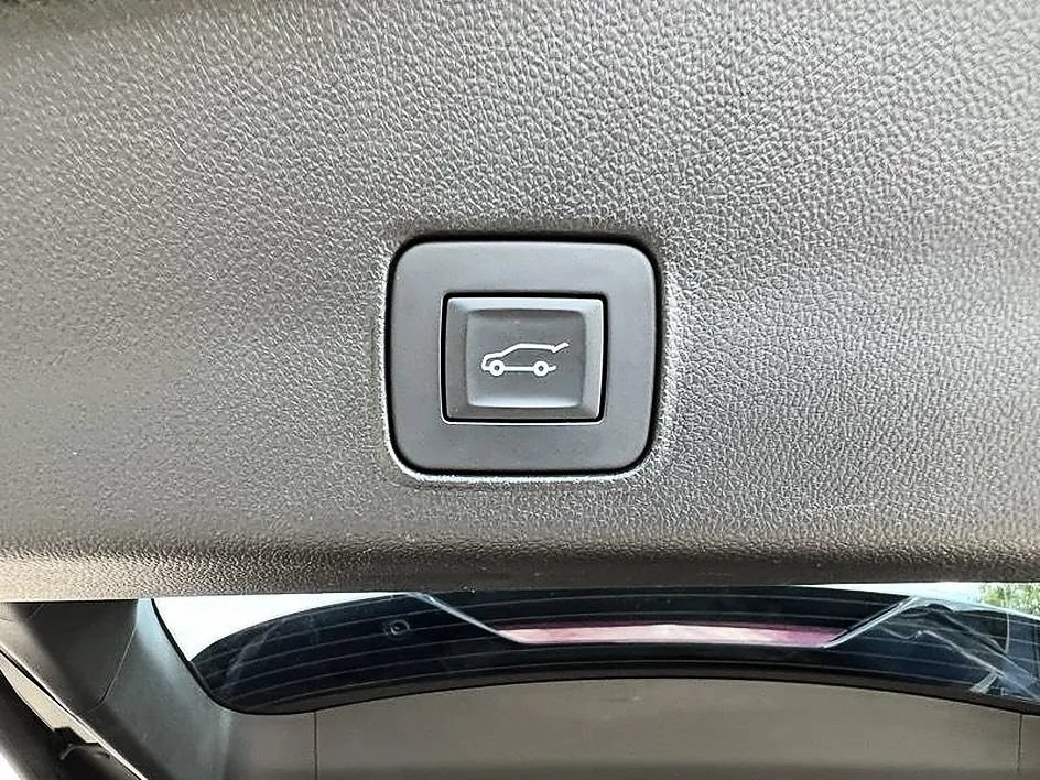 Used 2025 Chevrolet TrailBlazer RS w/ Convenience Package FWD image 40