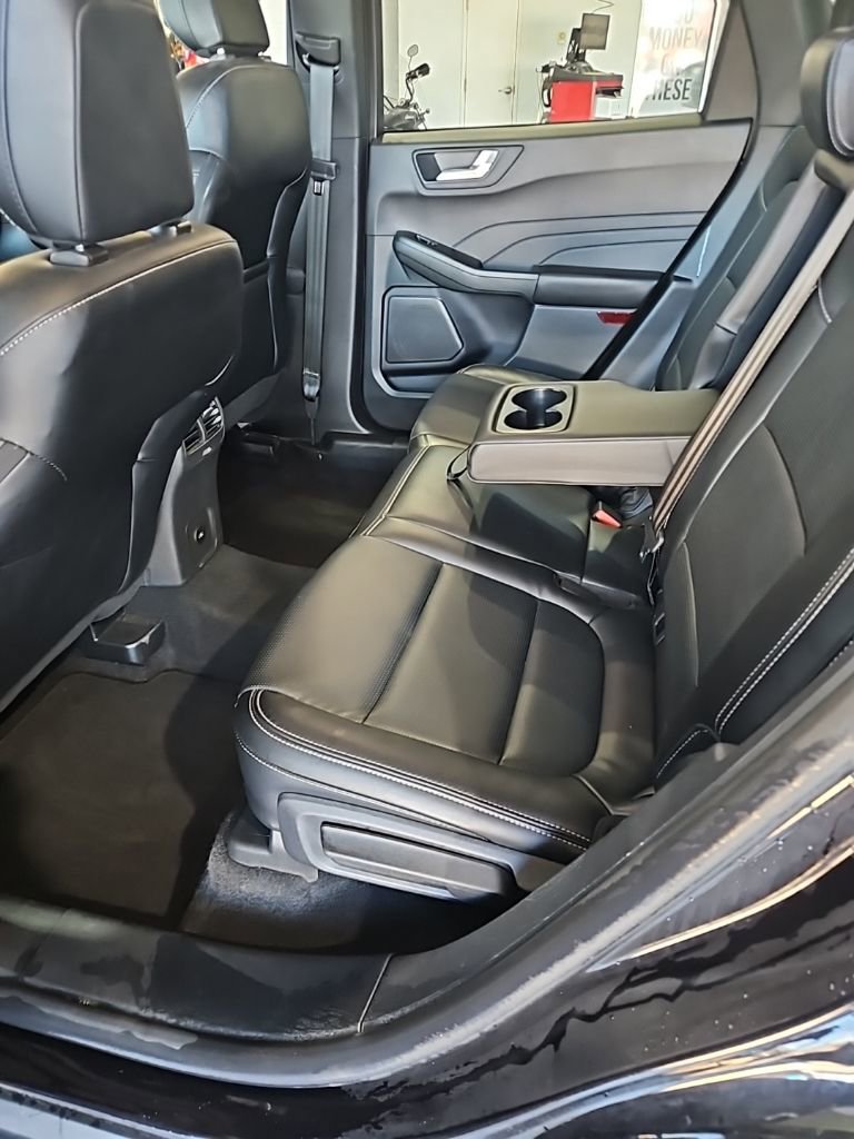 Used 2025 Ford Escape Platinum image 23