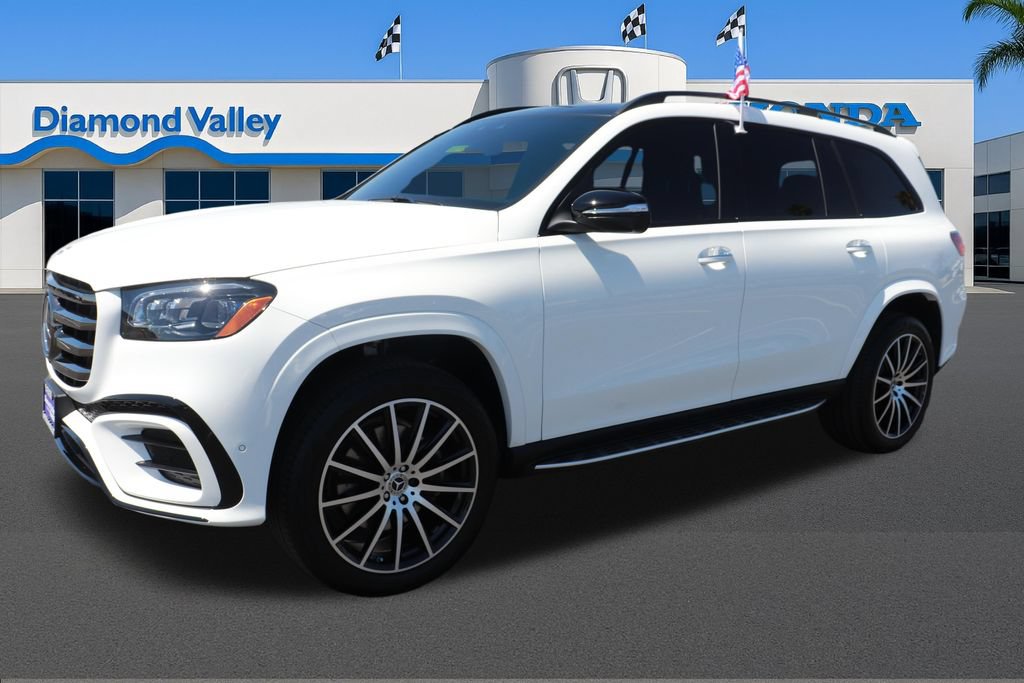 Used 2025 Mercedes-Benz GLS 450 4MATIC image 3