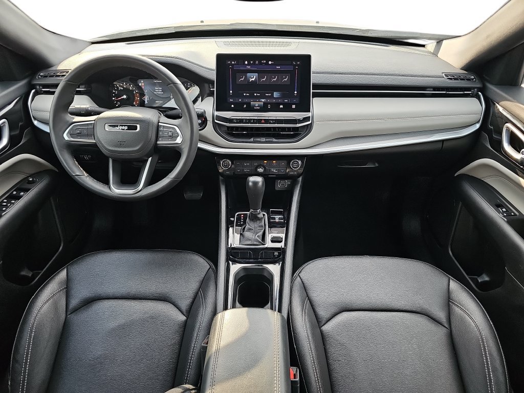 Used 2025 Jeep Compass Limited AWD/4WD image 9