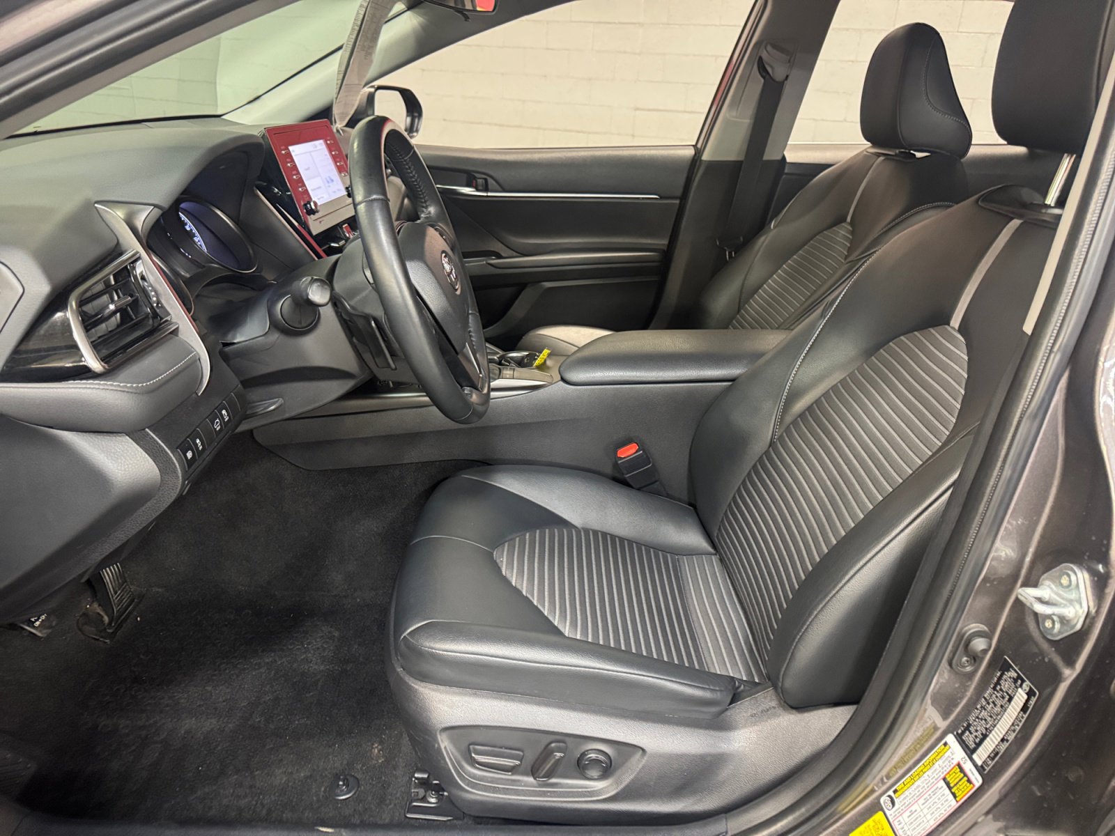 Used 2022 Toyota Camry SE FWD image 14