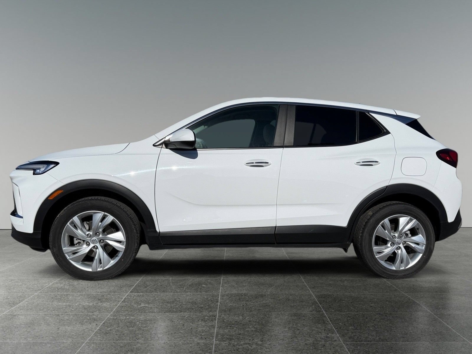 Used 2024 Buick Encore GX Preferred FWD image 2